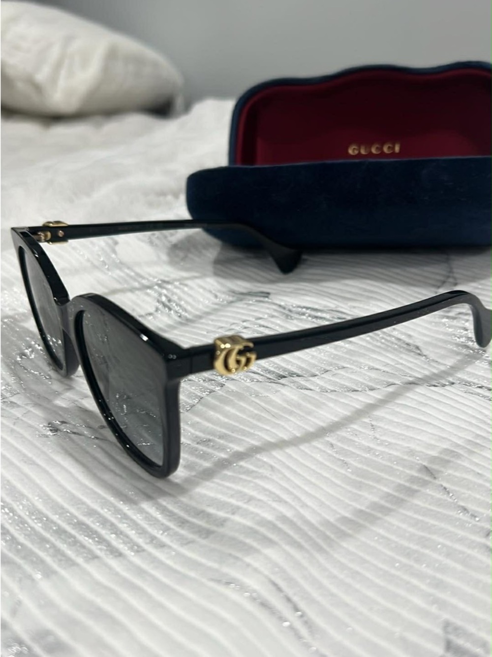 Gucci Black Cat Eye Sunglasses with Gold GG Accents - Picture 5 of 7